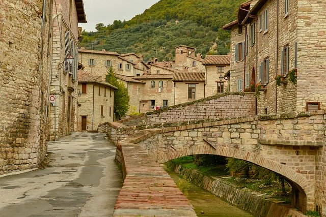 Civita di Bagnoregio: perché visitarla, come arrivare e dove dormire