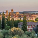 città