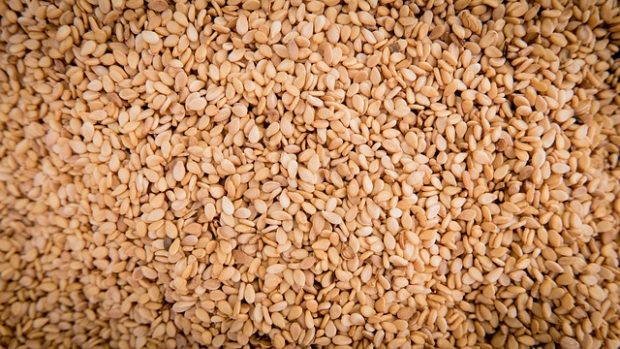 Croccante al sesamo: come prepararlo? Cosa si sa di questi semi?