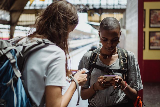 Sempre connessi, ovunque: come scegliere la tariffa mobile ideale per chi viaggia spesso