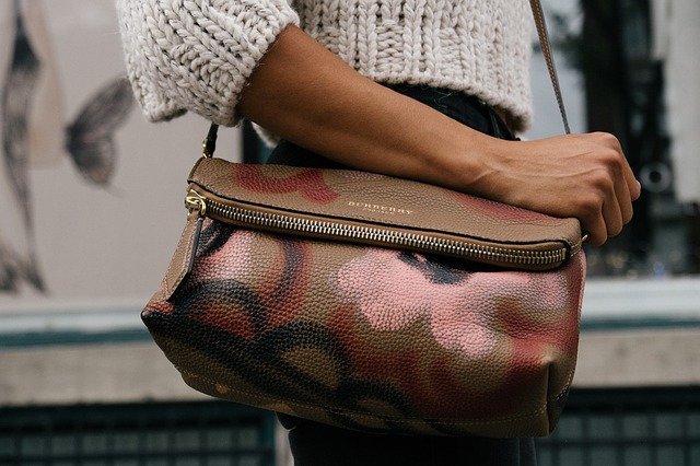 Come scegliere una borsa da donna online: i migliori consigli! 